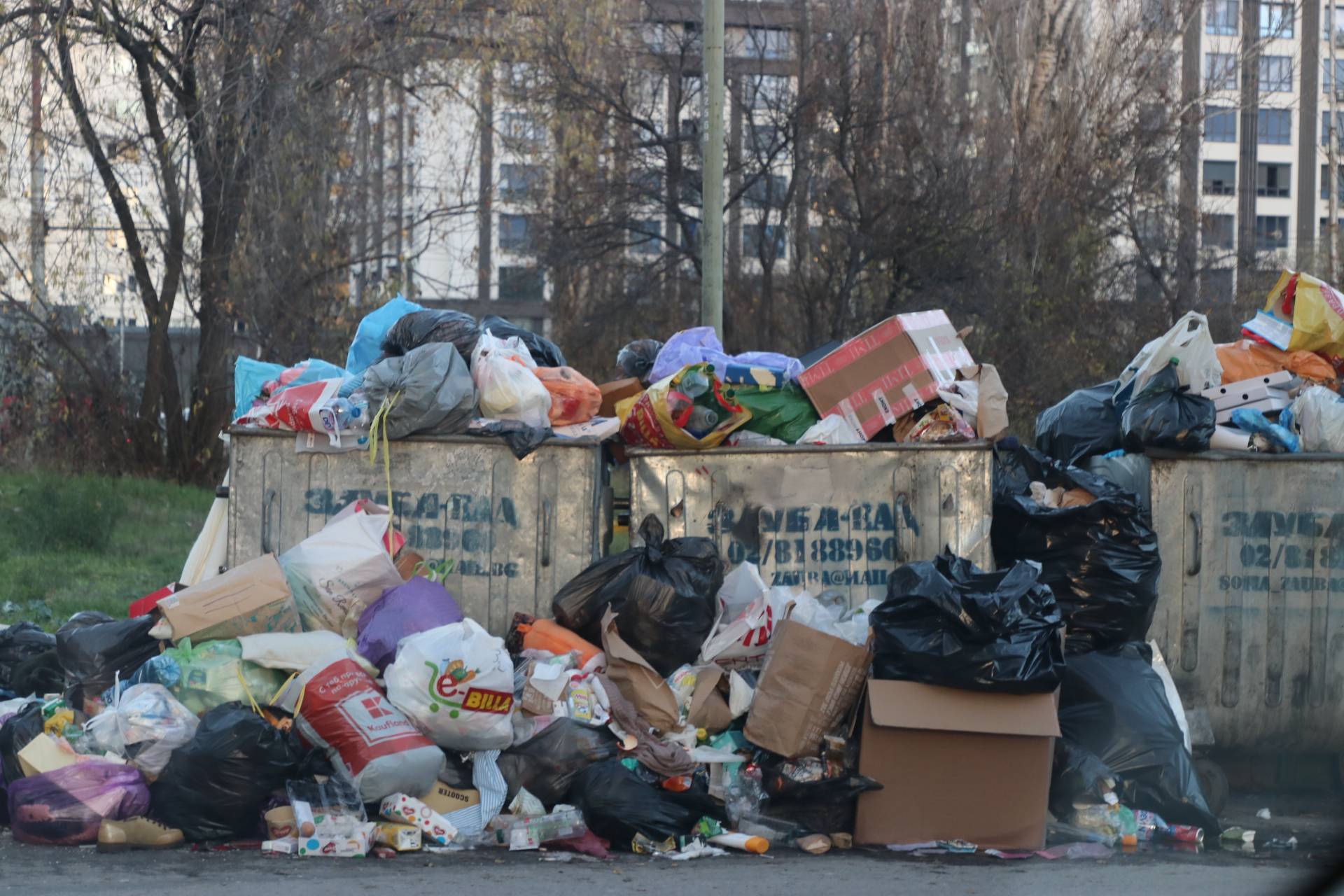 Непочистване на битови отпадъци